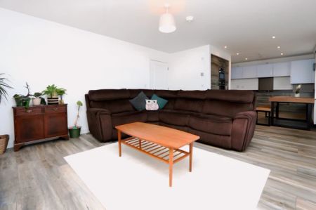 2Bedrooms, 2Bathrooms - Photo 2