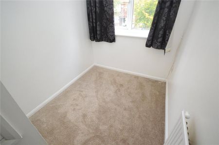 3 bedroom end of terrace house to rent - Photo 5