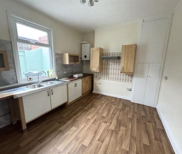 2 bedroom terraced house to rent - Photo 4