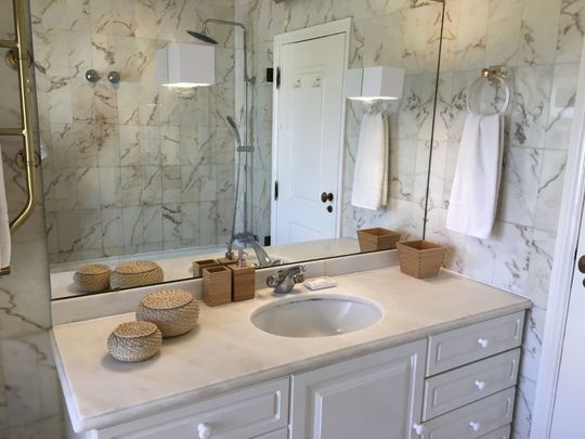 Apartamento de topo com grandes varandas e vista frontal de mar, perto da praia. - Photo 1