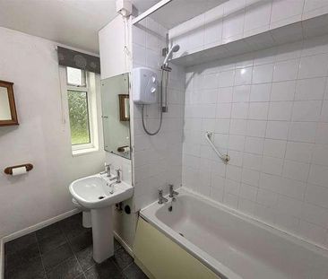 Green Court, Hall Green, B28 - Photo 6