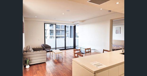 Spacious fully furnished 2 bedroom - Photo 1