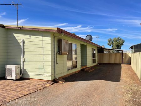 COSY AND NEAT 2 BEDROOM HOME! - Photo 2