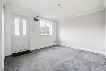 Langston Court, High Wycombe, HP12 - Photo 2