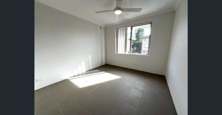 NEAT 2 BED 1 BATHROOM UNIT - Photo 2