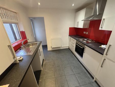 3 bedroom terraced house to rent - Photo 2