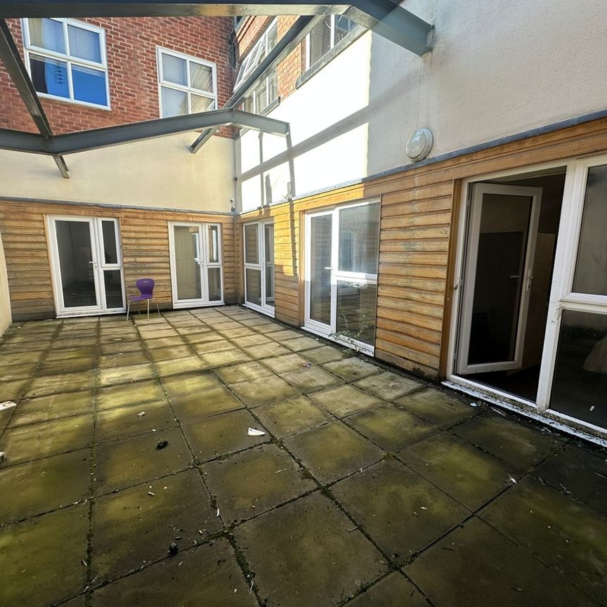 Studio Flat, Halley House, NG1 - Photo 1