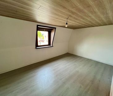 Centraal gelegen woning met 2 slaapkamers en zéér ruime garage! - Foto 3