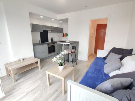 A LOUER - STUDIO MEUBLÉ + BALCON - Photo 2