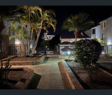 8 9 Tweed Street, Southport, Qld 4215 - Photo 6