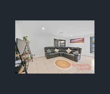 Stunning family home! - Photo 1