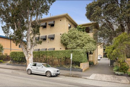 2 BEDROOM APARTMENT WITH PRIVATE BALCONY AND AIR CONDITIONING - Photo 2