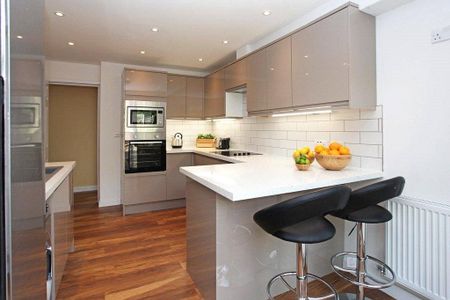 1 bedroom in a house share to rent - Photo 4
