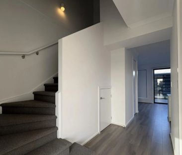 Light-Filled & Contemporary Home in Vibrant Riverlea Community - Photo 6