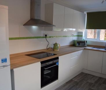 4 bedroom terraced house to rent - Photo 2