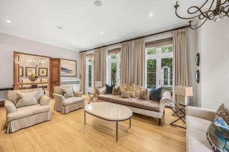 4 bedroom detached house to rent - Photo 2