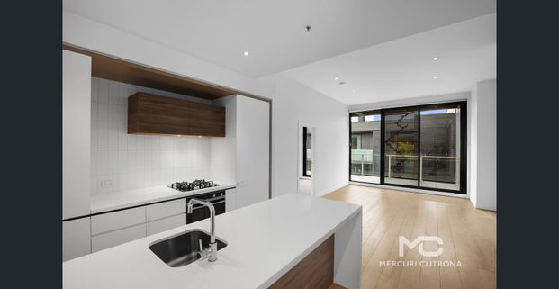 SOPHISTICATED LIVING - Photo 1