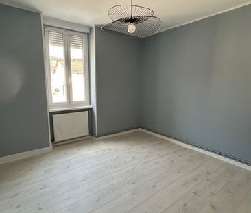 Location Appartement 4 pièces 83m² LE CREUSOT 71200 - Photo 3