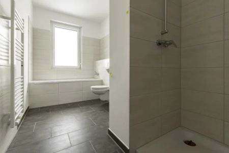 ** 3 Zimmer | Loggia | separate Küche | Fußbodenheizung | HWR | Bad mit Wanne und Dusche ** - Photo 3