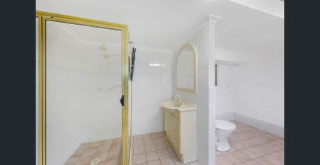 LARGE FAMILY HOUSE - Photo 3