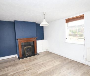 2 bedroom end of terrace house to rent - Photo 3