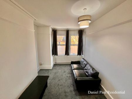 2 bedroom maisonette to rent - Photo 2