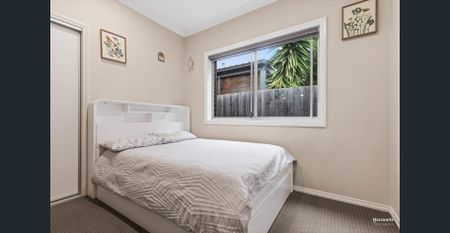 Modern 3-Bedroom Home with Park Access, Walk to Shops and Station in Hoppers Crossing - Photo 4