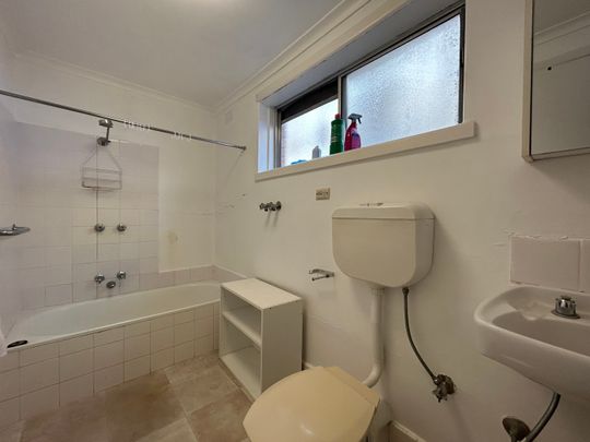 2/15 Howe Street, Murrumbeena VIC 3163 - Apartment For Rent | Domain - Photo 1