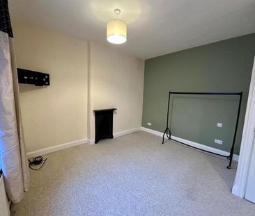 2 bedroom end of terrace house to rent - Photo 3