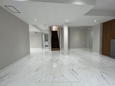 Detached Home For Lease | E8108770 - Photo 4