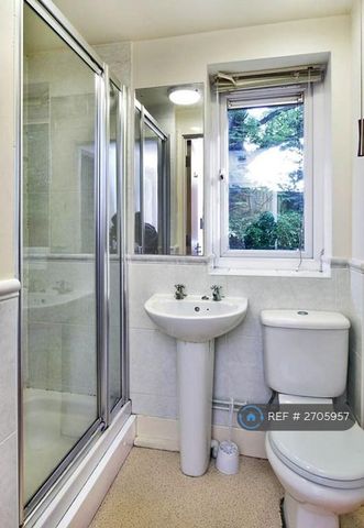 3 bedroom flat to rent - Photo 5