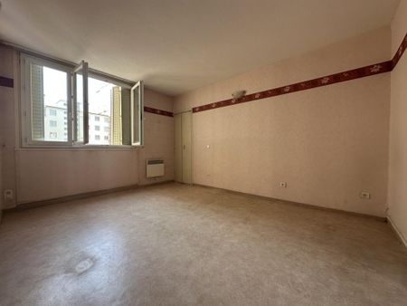 Location Appartement 4 pièces 75m² CHAMBERY 73000 - Photo 4