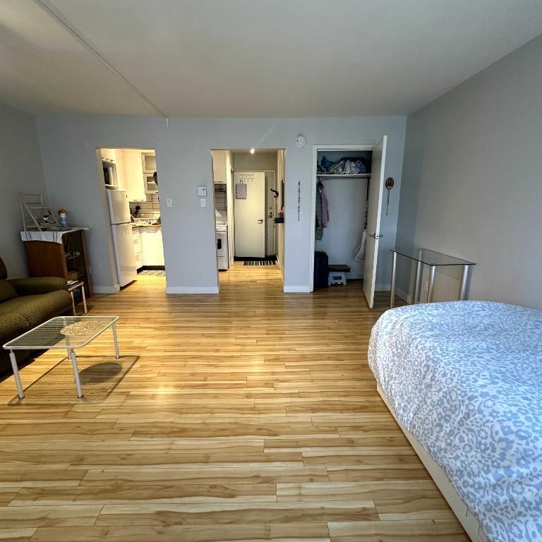 2 ½ Apartment for Rent – $1050/month (June) – Heating, electricity & internet included – Available starting June 1 - Photo 1