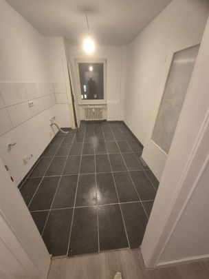 WUPPERTAL-ZENTRUM: HELLE & RENOVIERTE 3-ZIMMERWOHNUNG IN ELBERFELD-MITTE +NEUES BAD - Photo 1