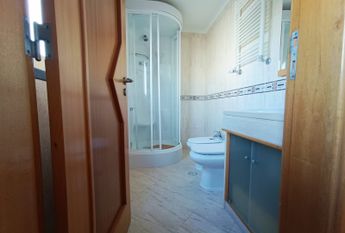 Apartamento T3 com Terraço Privativo para Arrendamento em Nova Queijas