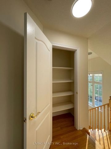 Condo Townhouse For Lease | N9255946 - Photo 3