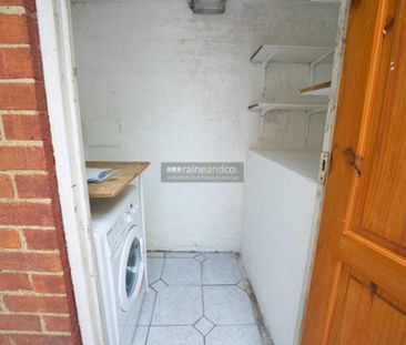 3 bedroom end of terrace house to rent - Photo 3