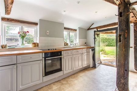Character cottage situated in sought after village - Photo 4