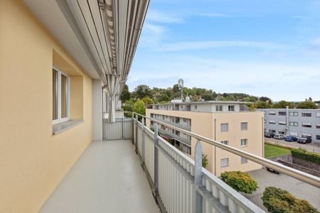 Grosszügige Familienwohnung zu Vermieten! - Photo 2