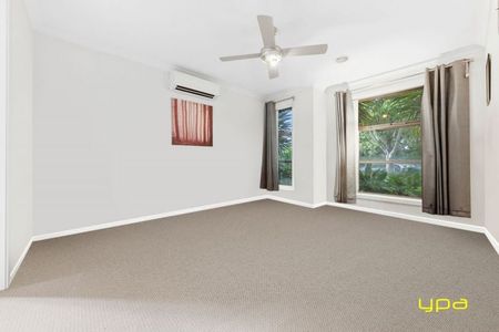 Charming Family Home in Cranbourne East - Photo 4
