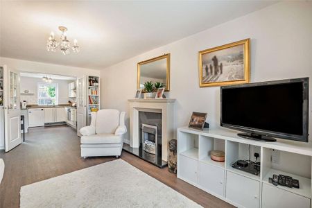 5 bedroom detached house to rent - Photo 2