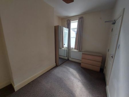 3 bedroom terraced house to rent - Photo 2