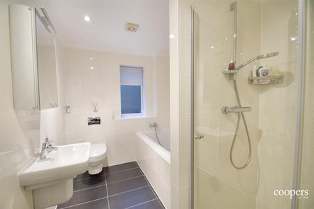 5 bedroom house - detached - Photo 3