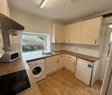 1 bedroom in a house share to rent - Photo 2