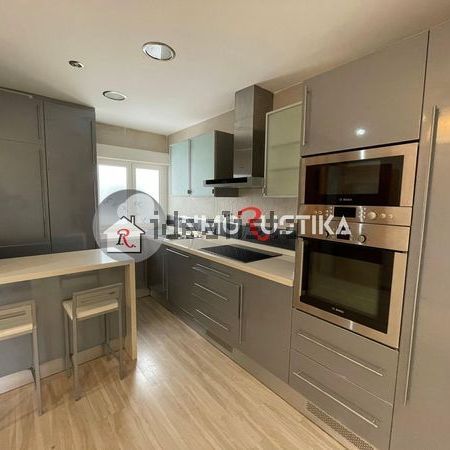 Alquiler de piso en Avenida Castilla - Photo 1