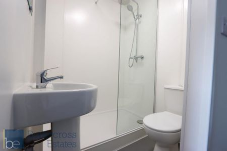 1 bedroom in a house share to rent - Photo 4