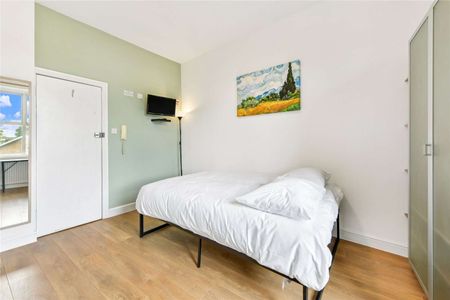 Studio flat in Earl's Court with shared garden - Photo 3