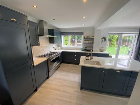 4 bedroom detached house to rent - Photo 5