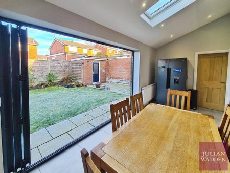 4 bedroom detached house to rent - Photo 5