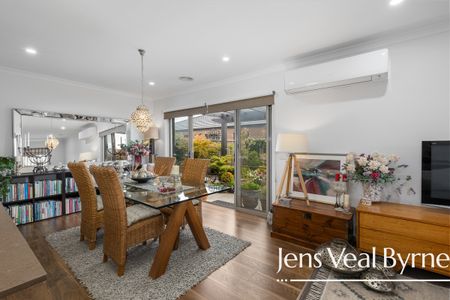 Perfectly presented 2BR, 2BA, private courtyard, High School Zone, spotless condition - Photo 4